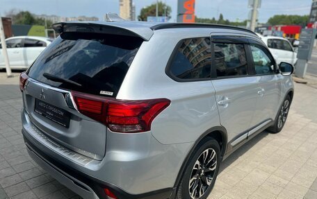 Mitsubishi Outlander III рестайлинг 3, 2022 год, 2 550 000 рублей, 5 фотография