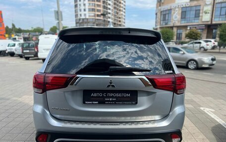 Mitsubishi Outlander III рестайлинг 3, 2022 год, 2 550 000 рублей, 6 фотография