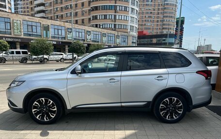 Mitsubishi Outlander III рестайлинг 3, 2022 год, 2 550 000 рублей, 8 фотография