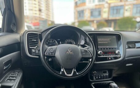 Mitsubishi Outlander III рестайлинг 3, 2022 год, 2 550 000 рублей, 10 фотография