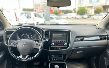 Mitsubishi Outlander III рестайлинг 3, 2022 год, 2 550 000 рублей, 16 фотография