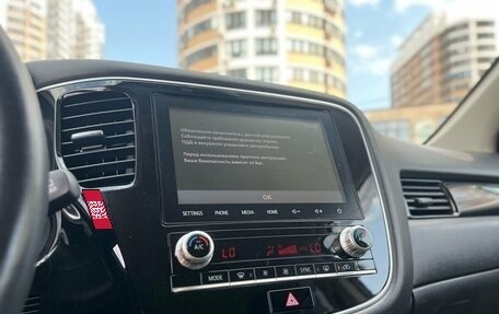 Mitsubishi Outlander III рестайлинг 3, 2022 год, 2 550 000 рублей, 12 фотография