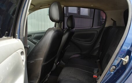 Toyota Yaris I рестайлинг, 2002 год, 209 999 рублей, 11 фотография