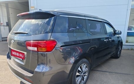 KIA Carnival III, 2018 год, 2 187 000 рублей, 2 фотография