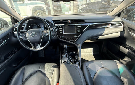 Toyota Camry, 2018 год, 2 250 000 рублей, 10 фотография