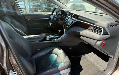 Toyota Camry, 2018 год, 2 250 000 рублей, 8 фотография