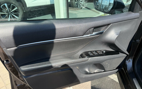 Toyota Camry, 2018 год, 2 250 000 рублей, 13 фотография