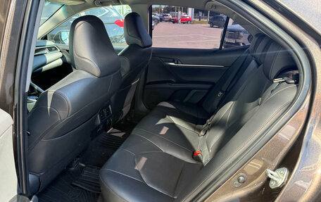 Toyota Camry, 2018 год, 2 250 000 рублей, 16 фотография