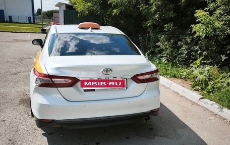 Toyota Camry, 2021 год, 2 500 000 рублей, 5 фотография