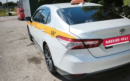 Toyota Camry, 2021 год, 2 500 000 рублей, 4 фотография