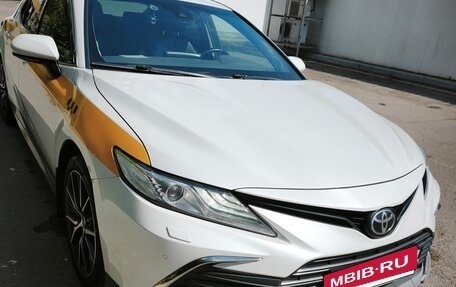 Toyota Camry, 2021 год, 2 500 000 рублей, 2 фотография