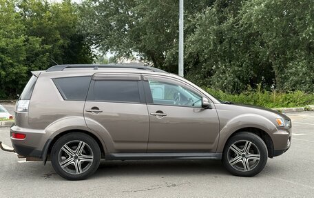 Mitsubishi Outlander III рестайлинг 3, 2011 год, 1 111 000 рублей, 9 фотография