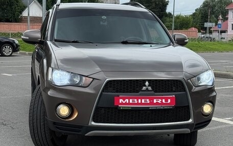 Mitsubishi Outlander III рестайлинг 3, 2011 год, 1 111 000 рублей, 2 фотография