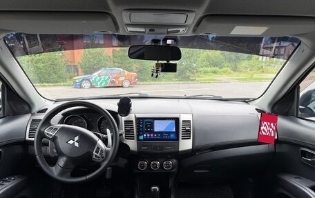 Mitsubishi Outlander III рестайлинг 3, 2011 год, 1 111 000 рублей, 11 фотография
