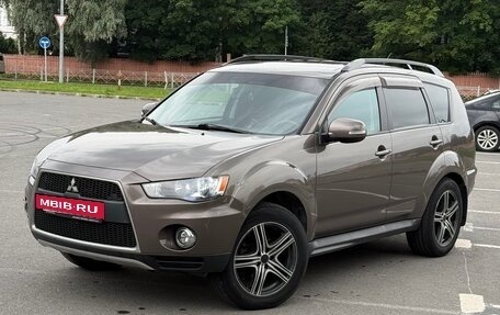 Mitsubishi Outlander III рестайлинг 3, 2011 год, 1 111 000 рублей, 3 фотография