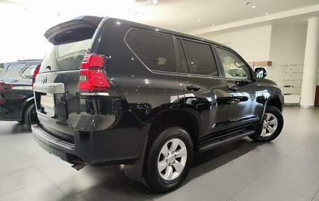 Toyota Land Cruiser Prado 150 рестайлинг 2, 2019 год, 4 989 000 рублей, 6 фотография