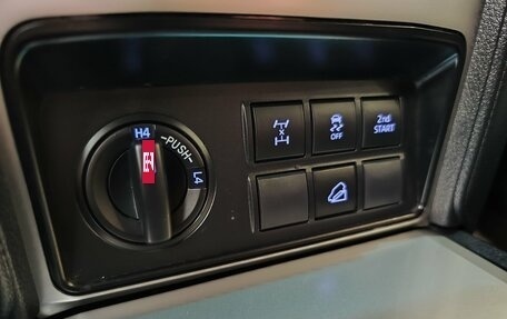 Toyota Land Cruiser Prado 150 рестайлинг 2, 2019 год, 4 989 000 рублей, 23 фотография