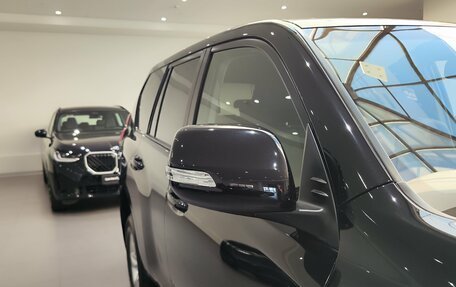 Toyota Land Cruiser Prado 150 рестайлинг 2, 2019 год, 4 989 000 рублей, 26 фотография
