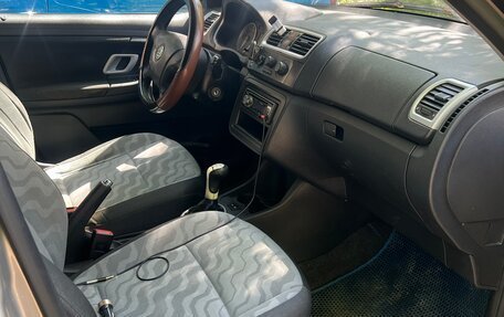 Skoda Fabia II, 2009 год, 250 000 рублей, 10 фотография