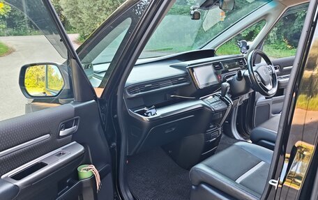 Honda Stepwgn IV, 2018 год, 2 200 000 рублей, 14 фотография