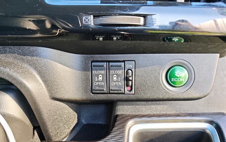 Honda Stepwgn IV, 2018 год, 2 200 000 рублей, 11 фотография