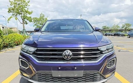 Volkswagen T-Roc I, 2022 год, 1 654 098 рублей, 2 фотография