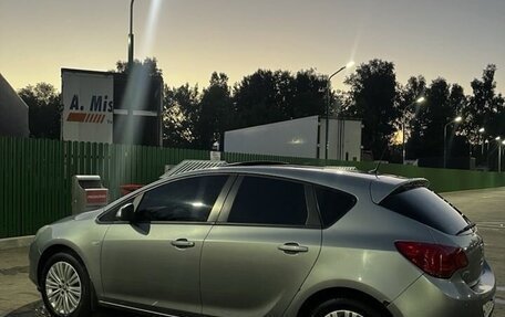 Opel Astra J, 2011 год, 640 000 рублей, 2 фотография