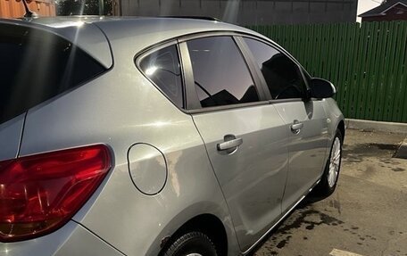 Opel Astra J, 2011 год, 640 000 рублей, 4 фотография