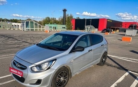 Hyundai Solaris II рестайлинг, 2012 год, 645 000 рублей, 3 фотография