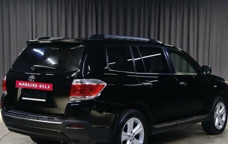 Toyota Highlander III, 2011 год, 1 549 000 рублей, 2 фотография