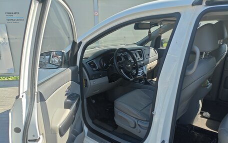 KIA Carnival III, 2016 год, 2 300 000 рублей, 6 фотография