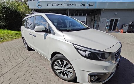 KIA Carnival III, 2016 год, 2 300 000 рублей, 2 фотография
