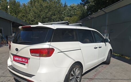 KIA Carnival III, 2016 год, 2 300 000 рублей, 3 фотография