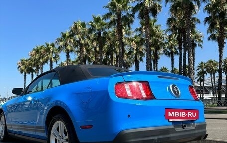 Ford Mustang VI рестайлинг, 2010 год, 2 300 000 рублей, 5 фотография