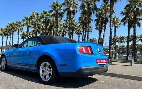 Ford Mustang VI рестайлинг, 2010 год, 2 300 000 рублей, 4 фотография