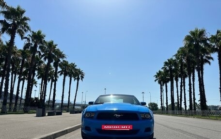 Ford Mustang VI рестайлинг, 2010 год, 2 300 000 рублей, 9 фотография