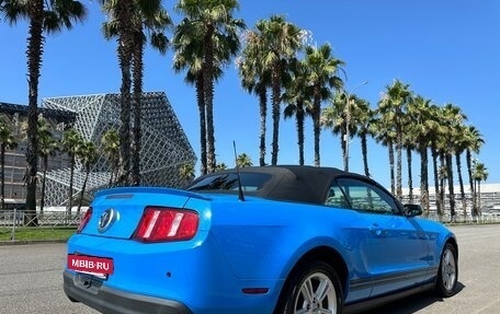 Ford Mustang VI рестайлинг, 2010 год, 2 300 000 рублей, 6 фотография
