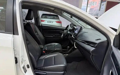 Toyota Yaris XP150 рестайлинг, 2023 год, 1 170 000 рублей, 7 фотография