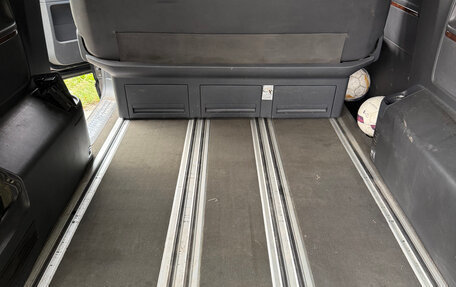 Volkswagen Multivan T5, 2011 год, 2 000 000 рублей, 16 фотография