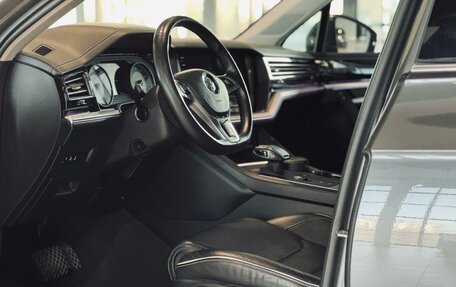 Volkswagen Touareg III, 2018 год, 4 750 000 рублей, 11 фотография