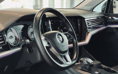 Volkswagen Touareg III, 2018 год, 4 750 000 рублей, 10 фотография