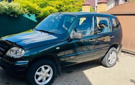Chevrolet Niva I рестайлинг, 2004 год, 390 000 рублей, 1 фотография