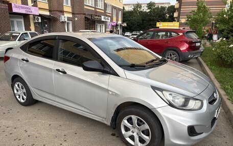 Hyundai Solaris II рестайлинг, 2013 год, 560 000 рублей, 2 фотография