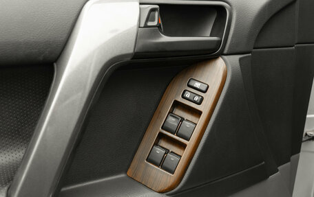 Toyota Land Cruiser Prado 150 рестайлинг 2, 2013 год, 2 990 000 рублей, 15 фотография