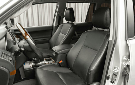 Toyota Land Cruiser Prado 150 рестайлинг 2, 2013 год, 2 990 000 рублей, 9 фотография