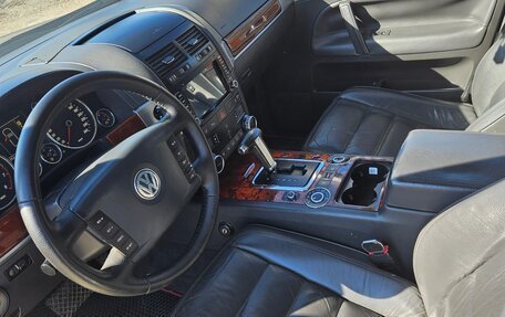 Volkswagen Touareg III, 2005 год, 900 000 рублей, 5 фотография