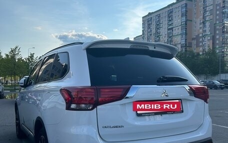 Mitsubishi Outlander III рестайлинг 3, 2021 год, 3 500 000 рублей, 5 фотография