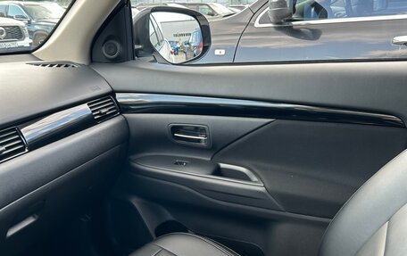 Mitsubishi Outlander III рестайлинг 3, 2021 год, 3 500 000 рублей, 12 фотография