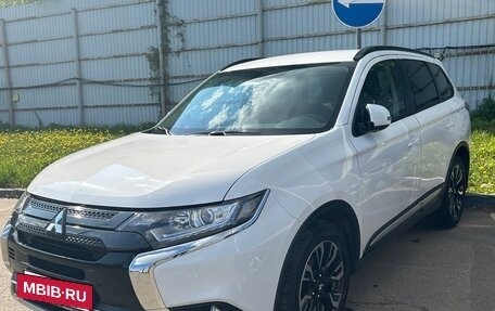 Mitsubishi Outlander III рестайлинг 3, 2021 год, 3 500 000 рублей, 14 фотография