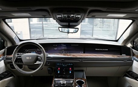 Cadillac Escalade V, 2025 год, 39 990 000 рублей, 16 фотография